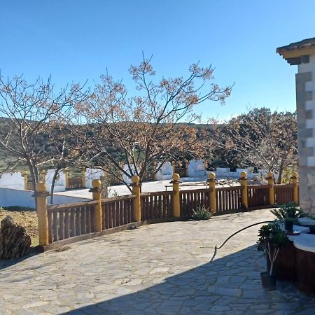 Villa Martinez Alquiler Rural Isabel Alcalá del Valle Exteriör bild