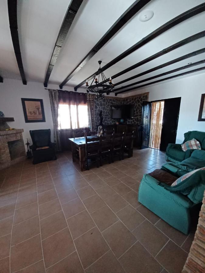 Villa Martinez Alquiler Rural Isabel Alcalá del Valle Exteriör bild